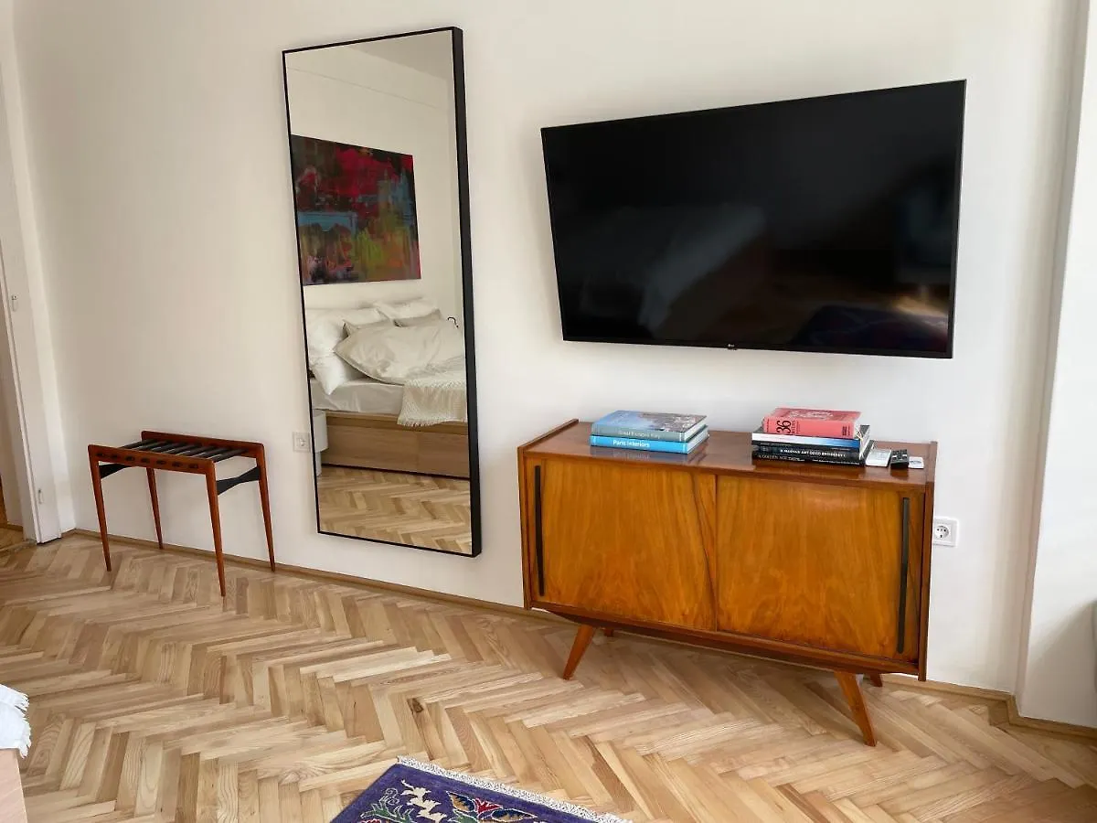 Studio 5 Budapest Apartment