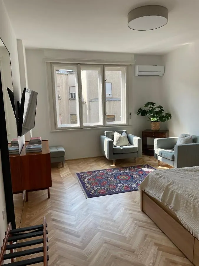 Studio 5 Budapest Apartment