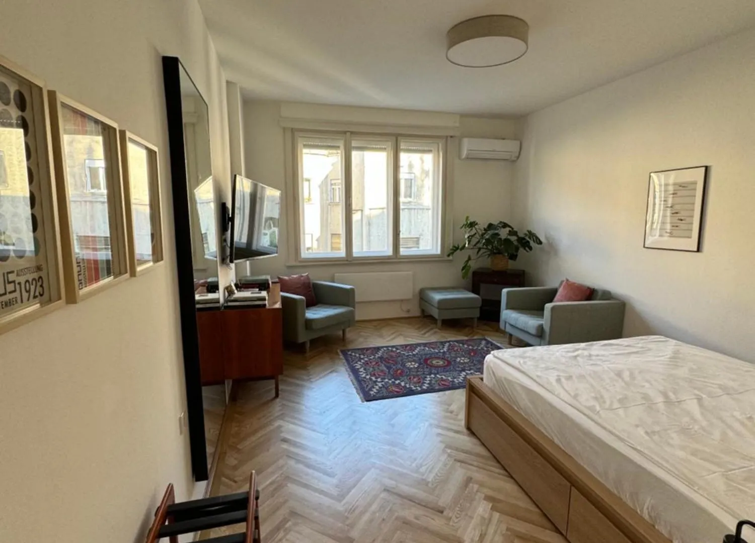 Studio 5 بودابست 0*,  المجر